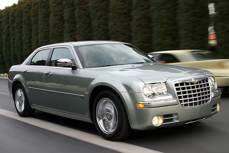 2005 Chrysler 300C Specs, Price, MPG & Reviews