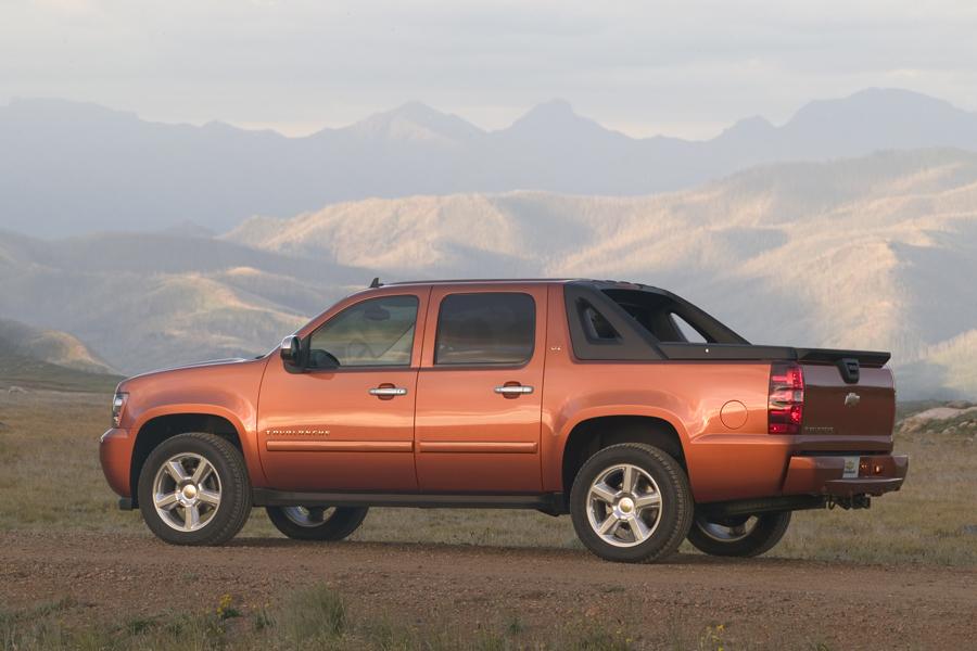 2008 Chevrolet Avalanche Overview Cars com