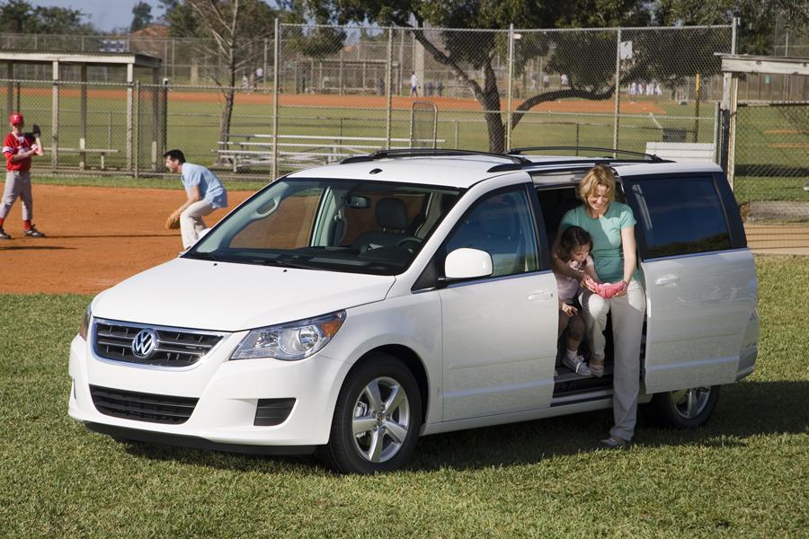 Best Used Minivan >> 2009 Volkswagen Routan Specs, Pictures, Trims, Colors || Cars.com Best Used Minivan >> 2009 Volkswagen Routan Specs, Pictures, Trims, Colors || Cars.com