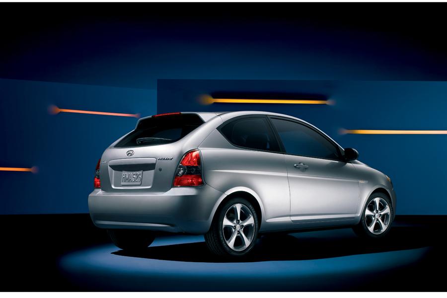 2009 Hyundai Accent Specs, Price, MPG & Reviews