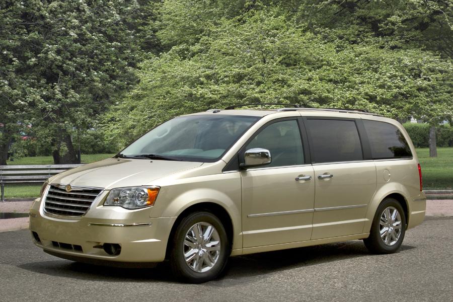 2010 Chrysler Town & Country Specs, Price, MPG & Reviews