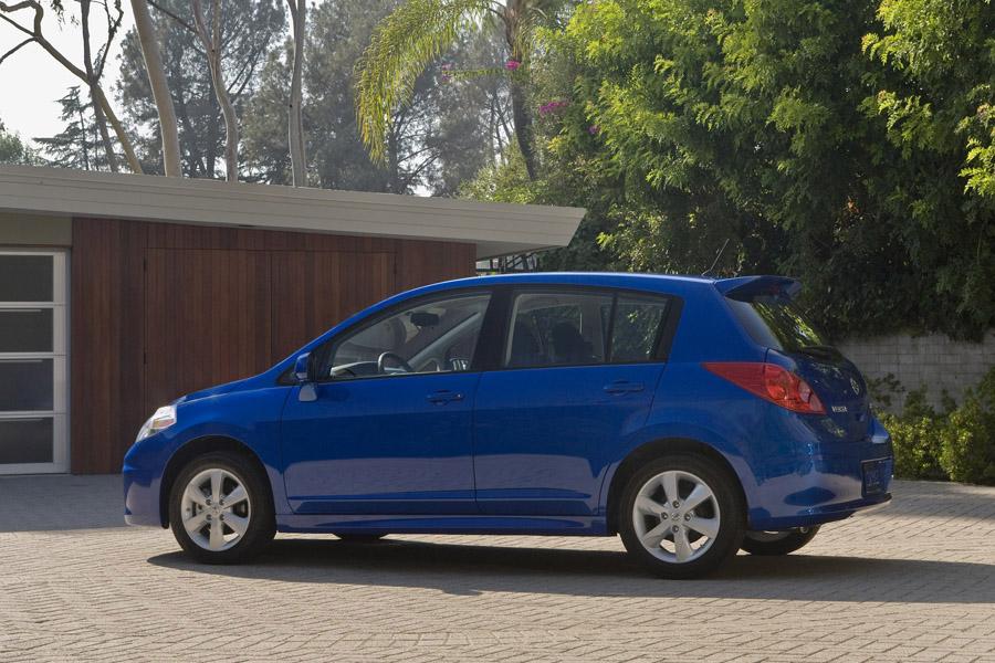 2010 Nissan Versa Overview | Cars.com