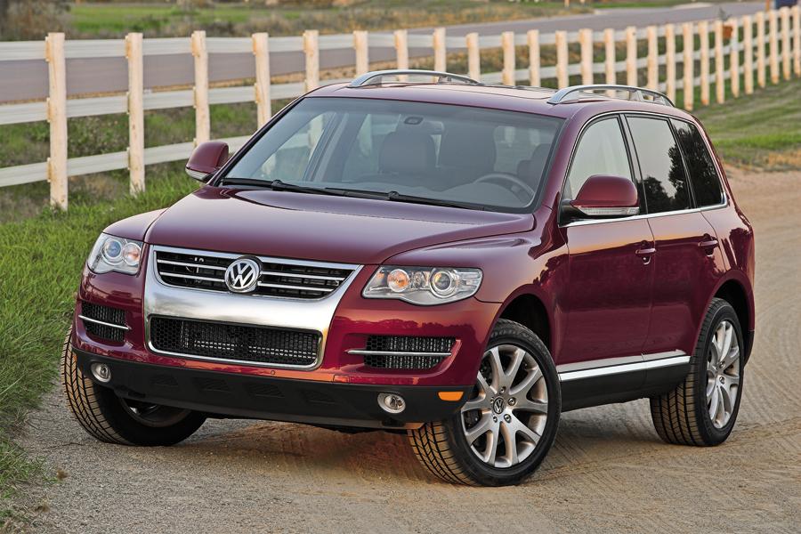 2010 Volkswagen Touareg Overview | Cars.com