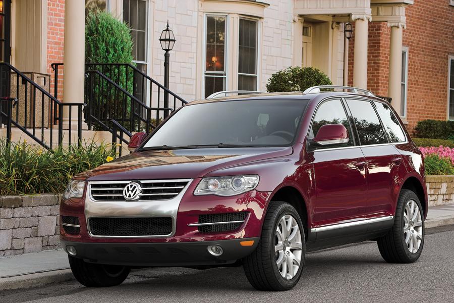 2010 Volkswagen Touareg Overview | Cars.com