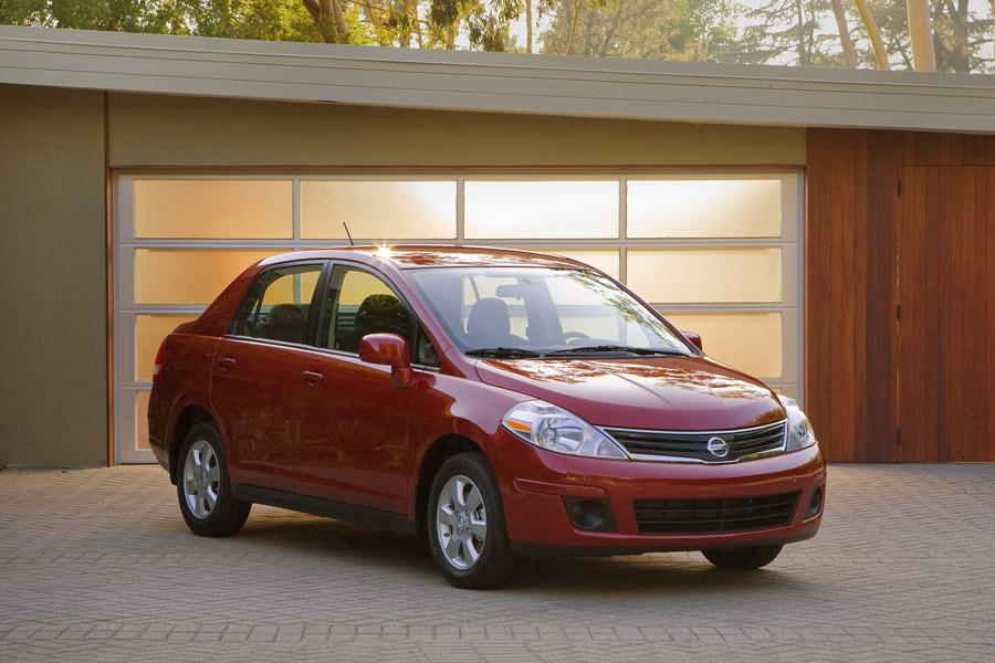 2011 Nissan Versa Specs, Price, MPG & Reviews