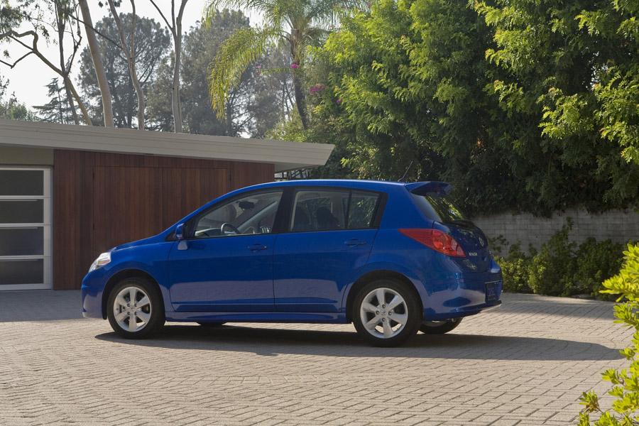 2011 Nissan Versa Overview | Cars.com