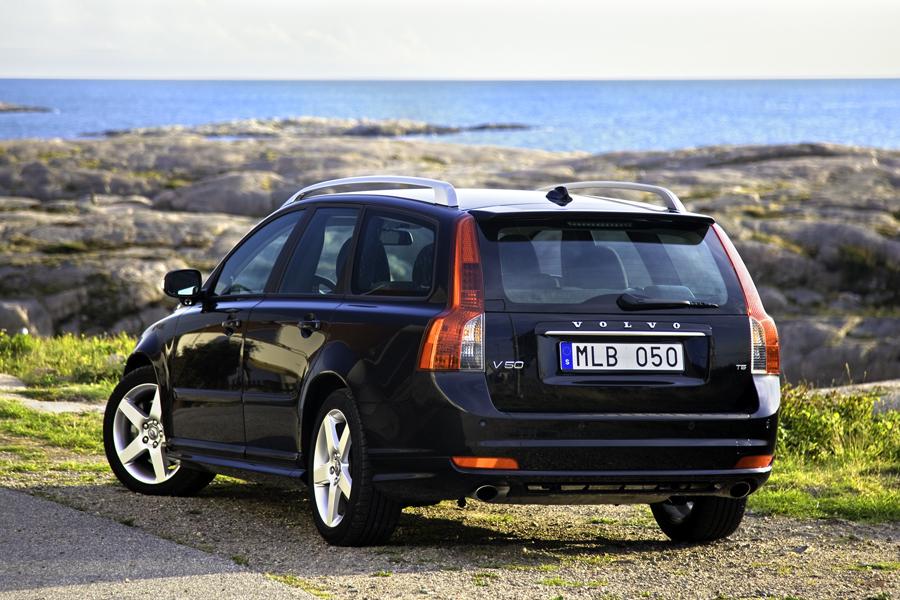 2011 Volvo V50 Specs, Price, MPG & Reviews