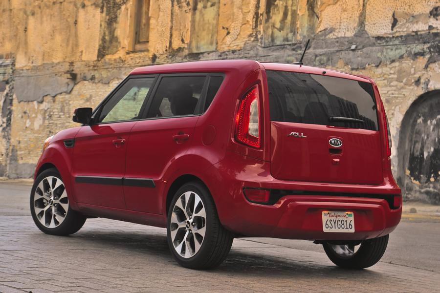 Kia Soul Safety Rating >> 2013 Kia Soul Overview | Cars.com Kia Soul Safety Rating >> 2013 Kia Soul Overview | Cars.com